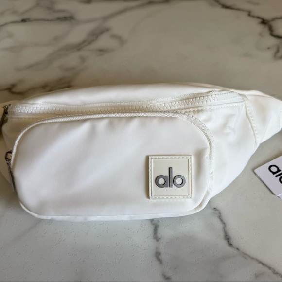 Alo Ivory Explorer Fanny Pack NWT - Picture 2 of 5